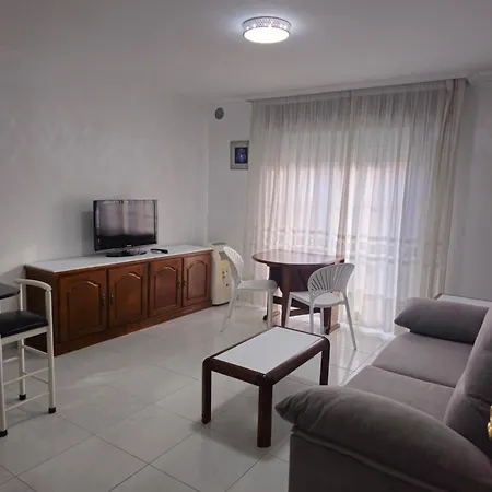 Apartman O Piso Da Tia Lo,la *
